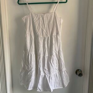 Old Navy White dress with lining and pockets size medium